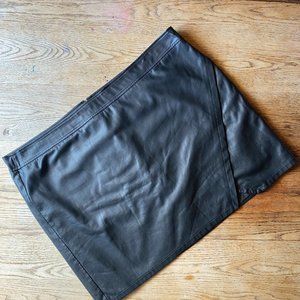 Loft Womens Faux Leather Mini Skirt Size 26  Black Zip Closure Baddie Neutral
